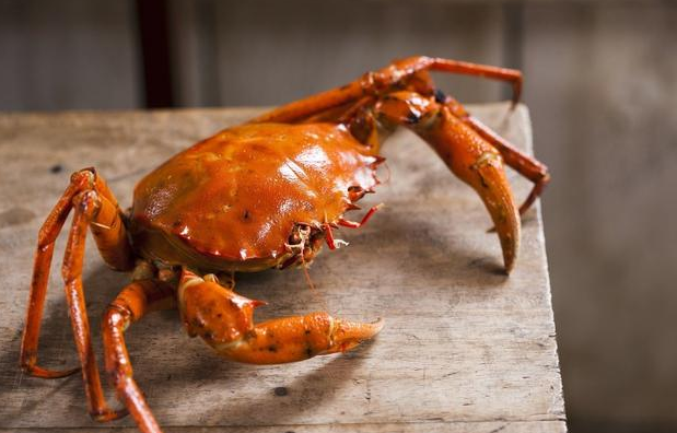 生吃螃蟹易得什么病，吃蟹不当风险大！