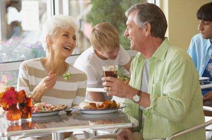 老年人应当少吃这几类食物 多吃这几类食物能够保证健康