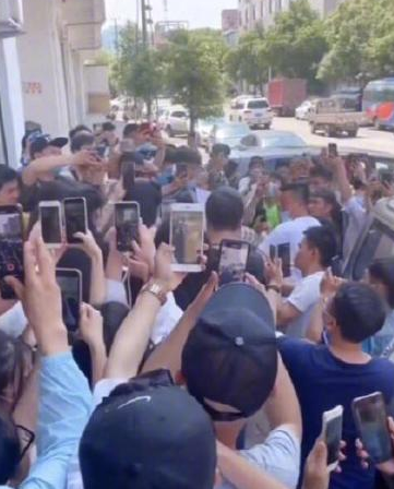 杨幂遭代拍恶意拍摄,代拍现象泛滥,于正曾警告不要害人害己 杨幂遭代拍恶意拍摄,代拍现象泛滥,于正曾警告不要害人害己