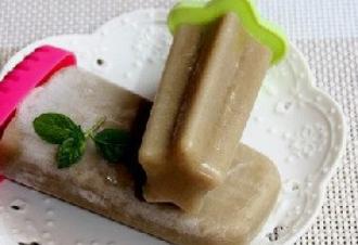 夏季奶香绿豆冰棍的做法 冷饮虽然好吃又解暑但却不能多吃！