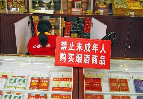 深圳出台卖酒给未成年人最高罚3万的政策 网友称烟酒应该同禁 深圳出台卖酒给未成年人最高罚3万的政策 网友称烟酒应该同禁