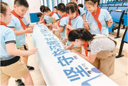 如何提高青少年的网络素养 学校和家庭教育互为补充