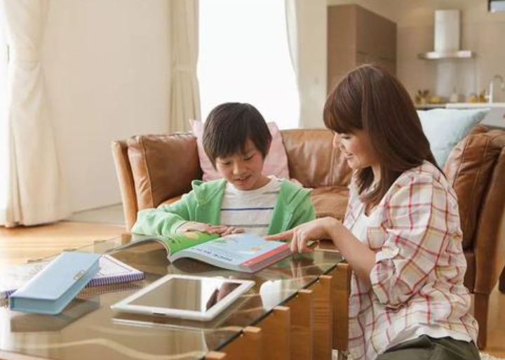 家长该如何培养孩子做作业的习惯 要激发孩子对学习的兴趣和动力 家长该如何培养孩子做作业的习惯 要激发孩子对学习的兴趣和动力