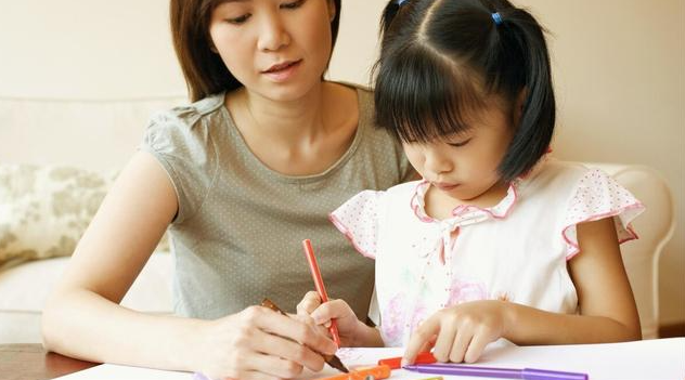 现在社会对于小孩教育问题 是自己教育还是老一辈教育好些