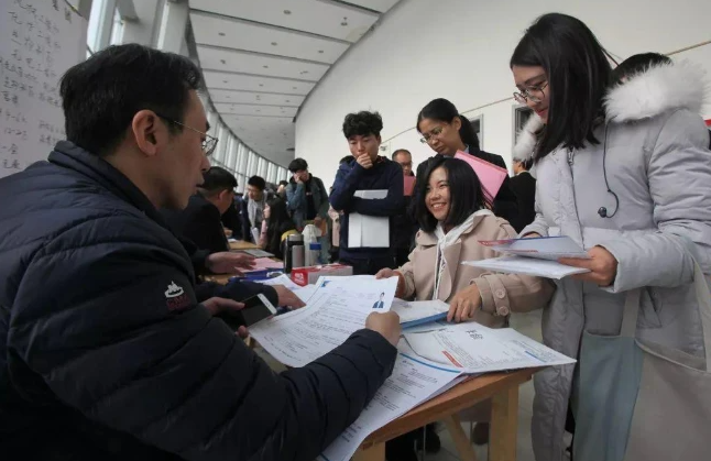 教育部门又颁布重要举措 专科生或许能和本科生、研究生有同等面试待遇 教育部门又颁布重要举措 专科生或许能和本科生、研究生有同等面试待遇