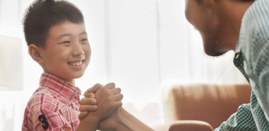 教育孩子爸爸的影响力比妈妈高很多 日常生活中该怎么去教育孩子更好