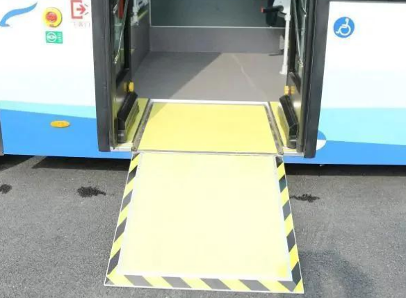 城市公交运营服务再升级 105辆一级踏步新能源纯电动公交车投入运营