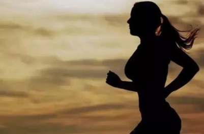 有氧运动减肥多久开始消耗脂肪?运动健身的时候先有氧还是先力量？