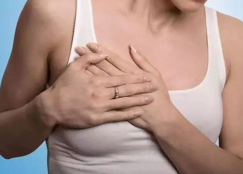 乳腺增生有哪些症状？乳腺增生该怎么治疗？