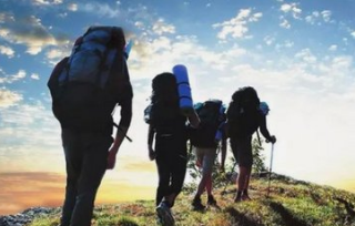 爬山运动时应该如何保护膝盖？运动是防治膝关节病的良药