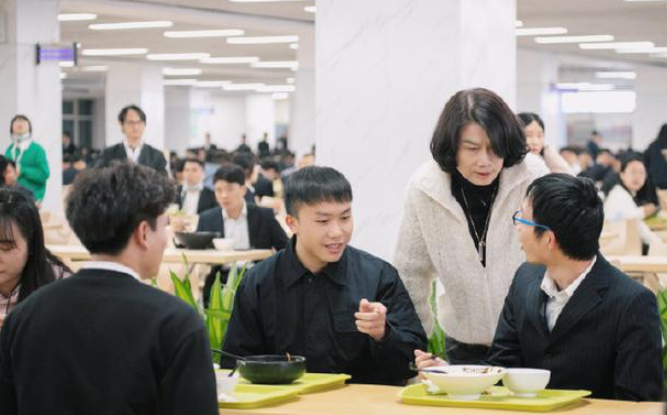 董明珠要求食堂给员工降价 别人家的老板令你心动了吗