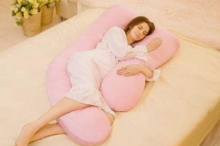 孕妇睡觉的姿势对胎儿有影响吗？孕期怎样睡觉对胎儿没有影响?