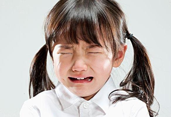 小学生被老师揪头发致皮骨分离！教育惩“戒”，不能越“界”！