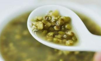 夏季好喝又解暑的绿豆汤为什么会变成红色？怎样煮绿豆汤可以不变红？