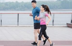 户外运动健身应尽量选择飞絮较少的时段 外出做好口鼻、眼部和面部防护