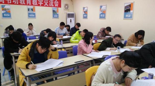 大量培训机构的“寒冬”来临 校外补习班有哪些利弊呢？