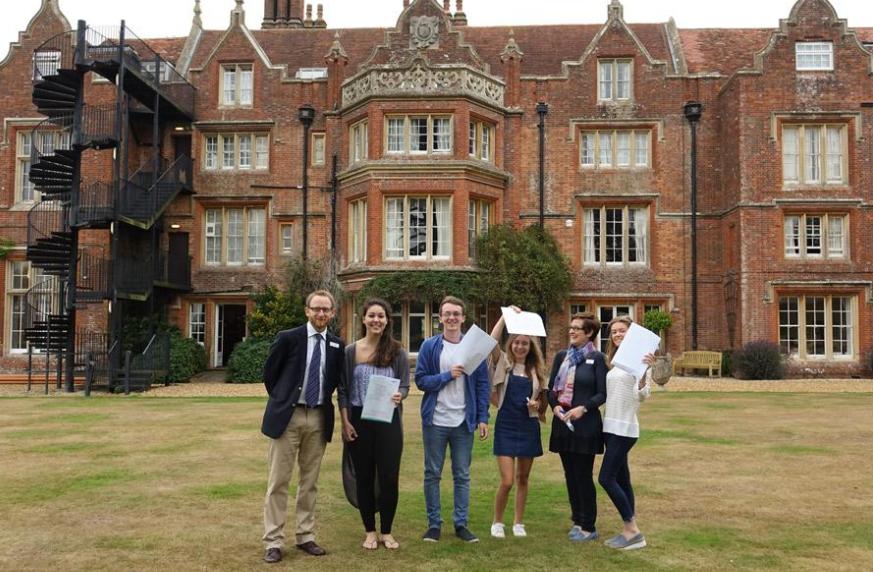 英国恢复线下教学多所院校公布9月秋季教学计划！9月赴英留学需要注意什么？.