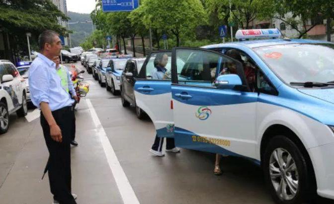 上海高考生可预约高考出租车 高考预定备车3200余辆可当天临时订车 上海高考生可预约高考出租车 高考预定备车3200余辆可当天临时订车
