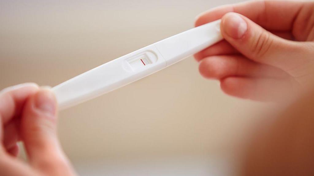 女性验孕棒一深一浅是怀孕了吗？女性验孕棒怎么看才准？