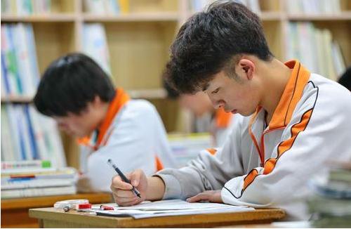 2021年全国高考语文试题解析 试卷难度合理平稳考查内容全面平衡