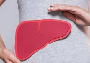 肝脏在我们所有的脏器当中起着排毒解毒的作用 出现指甲异常等症状可能是在提醒你养肝