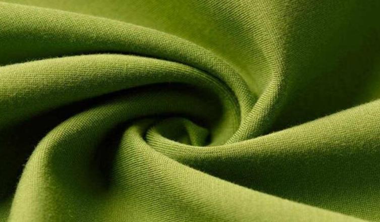 橄榄绿是什么颜色？从容大气的橄榄绿大衣外套8种不同搭配最新参考示范