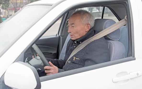 根据《机动车驾驶证申领和使用规定》最新内容 70岁以上老人条件允许也可以考驾驶证