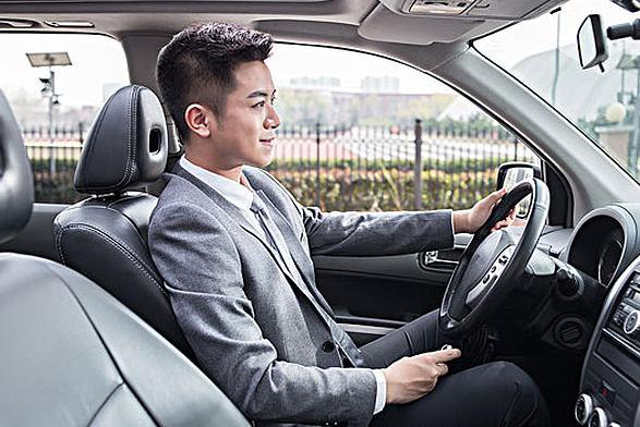 转弯技巧也有很多不同的讲究!很多新手司机都还不会 转弯技巧也有很多不同的讲究!很多新手司机都还不会