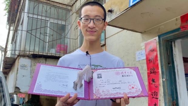 2021山西首封大学录取通知书已送达 专人专车确保投递无误