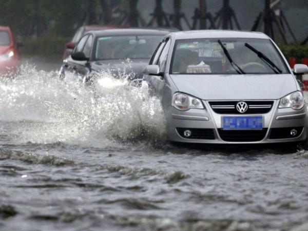 暴雨来临如何保护自己和车辆 暴雨天气行车应该怎么做