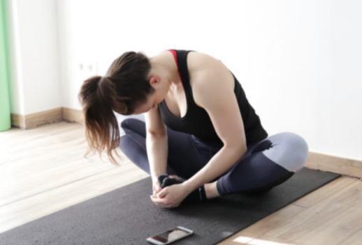 治愈腰疼的几个瑜伽动作  改善你腰疼的几个瑜伽动作