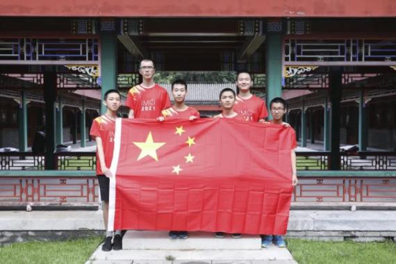 上海男生满分摘得奥数金牌 高二即获清华录取资格