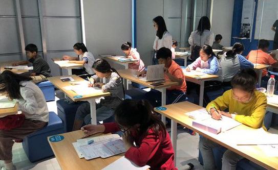 教培市场明显降温行业监管趋严； 暑期班减半仍招不满学生！