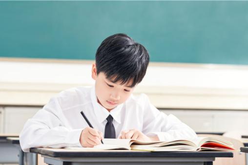 全面禁止补课取消伪民办学校 对普通家庭的孩子有3重利好
