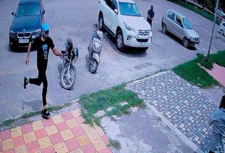 印度一政党领袖当街遭枪杀 考验莫迪的时候到了
