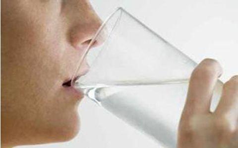 喝水越多对肾脏的损害就越大？怎么喝水才能不伤肾？
