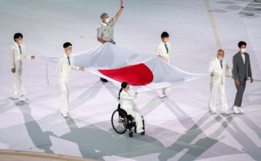 东京残奥会开幕式重大事故 日本人将自己的国旗升错了