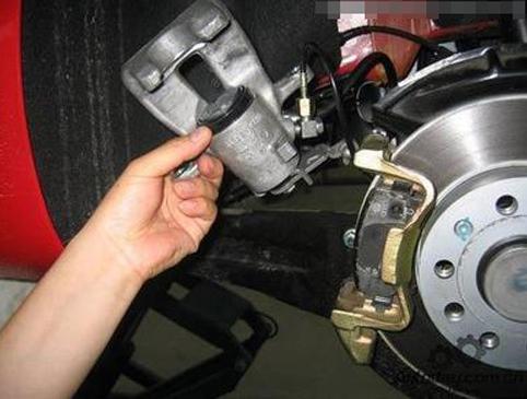 你知道刹车失灵的前兆有哪些吗? 提前感知可能发生的故障可以减少安全隐患 你知道刹车失灵的前兆有哪些吗? 提前感知可能发生的故障可以减少安全隐患