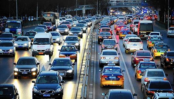 拥堵路段驾驶技巧分享 学会这些便可有效跟车