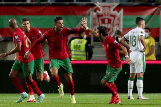 世预赛C罗双响读秒绝杀创纪录 葡萄牙2-1逆转爱尔兰