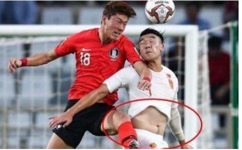 踢中国队像猫玩老鼠，国足连遭嘲讽？2022年世界杯国足是否还有希望！