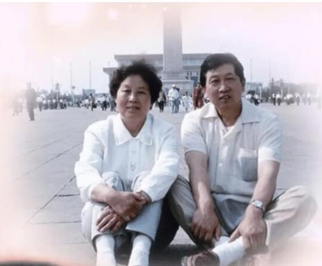 周杰母亲去世发文悼念：我爸妈妈送走了，以后我就是父母双网的人了