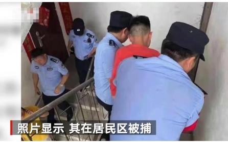 皮箱藏尸案嫌疑人目前已被警方抓获，现场画面曝光，位置在一处居民楼内