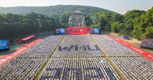 武汉大学本科新生参加开学典礼 武大7000余名新生开启新征程