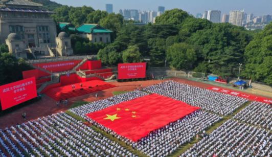 武汉大学本科新生参加开学典礼 武大7000余名新生开启新征程