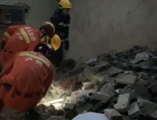 泸县6.0级地震发生后的5小时 天花板掉落后医患紧急疏散