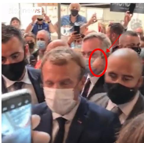 马克龙被扔鸡蛋，这是继他被扇耳光之后又一次被鸡蛋砸！网友：法国总统不好当！