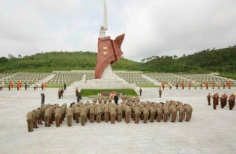 金正恩向中国志愿军烈士陵园送花圈，中朝人民友谊经历战争考验仍然坚固！