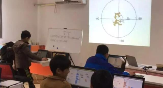 博士生教中小学真的算是”大材小用"吗？网友：每个人的选择不一样；追求也不同！