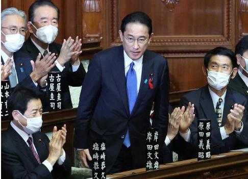 岸田文雄叫嚣对中国一步也不退让，网友：“是谁给你的勇气如此嚣张！”